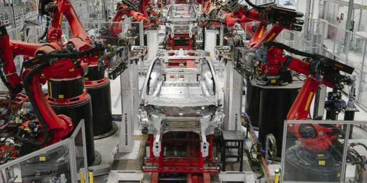 Cố gắng sản xuất xe trong bão dịch Covid-19, Tesla bị “tuýt còi”