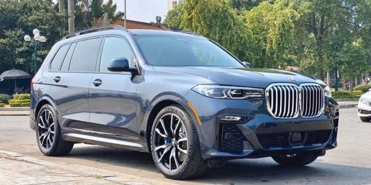 BMW X7 giảm giá kỷ lục 350 triệu đồng