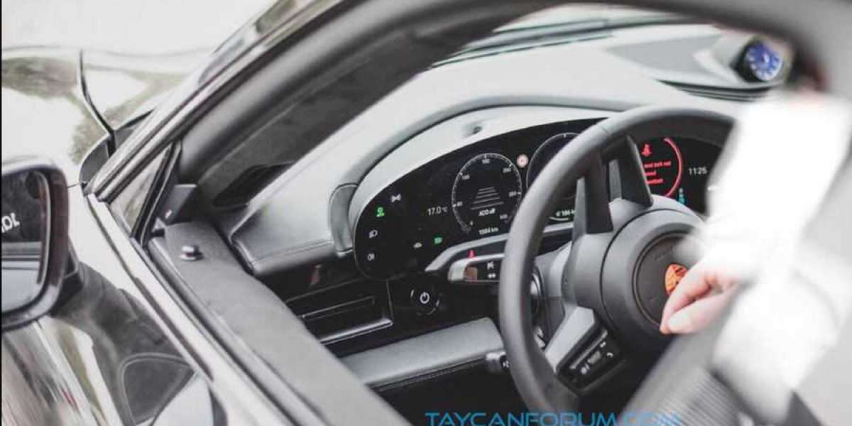 Xe điện Porsche Taycan lần đầu lộ ảnh nội thất