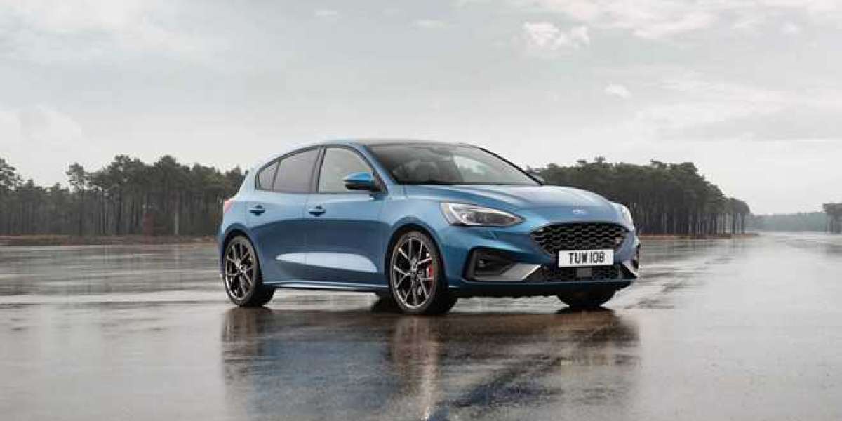 Ford Focus ST mạnh ngang ngửa Mustang, giá từ 38.600 USD