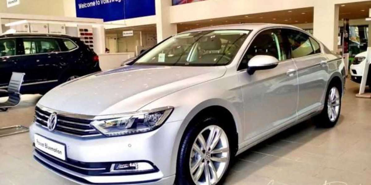 Giá ô tô cuối năm diễn biến khó lường, người mua cầm chắc bất lợi