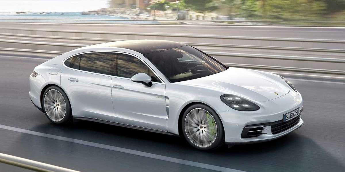 Hơn 300 xe Porsche Panamera bị triệu hồi tại Việt Nam