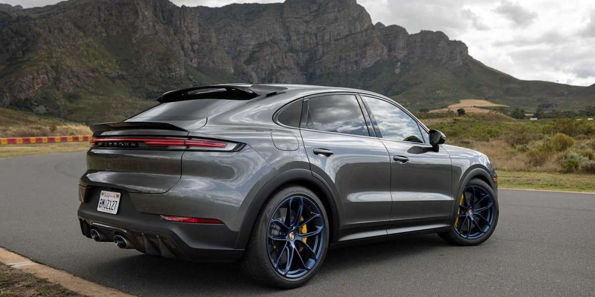 Ra mắt Porsche Cayenne 2024, cải thiện sức mạnh với biến thể cao cấp nhất