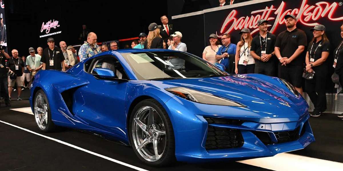 Corvette E-Ray đầu tiên trên thế giới có giá triệu đô