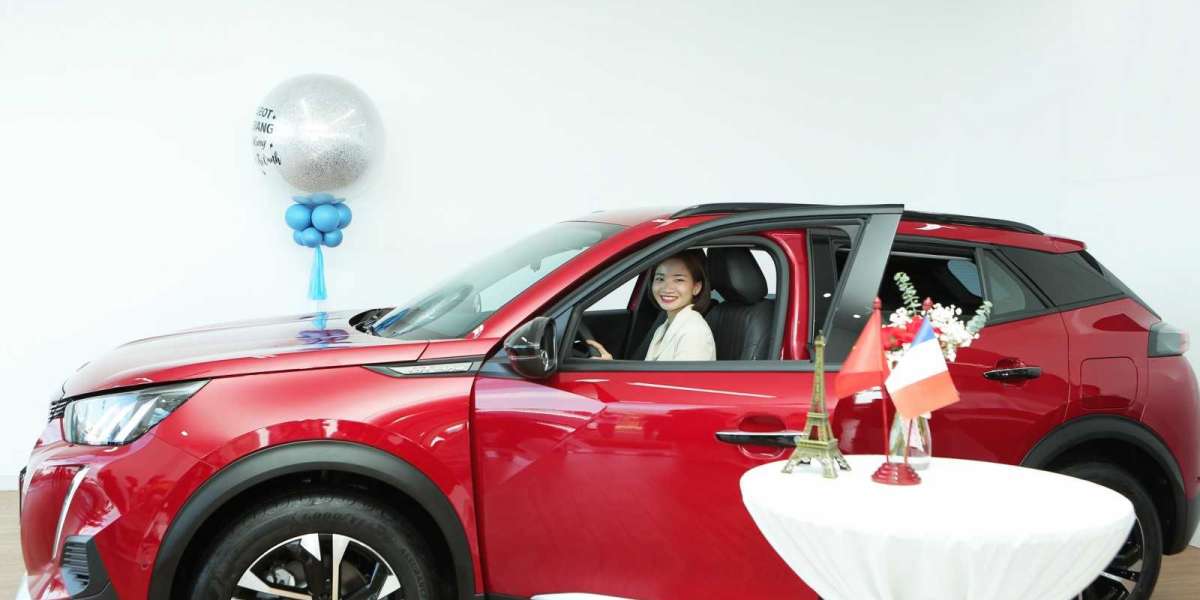 Hoàn tất thủ tục tặng xe Peugeot 2008 cho VĐV điền kinh Nguyễn Thị Oanh