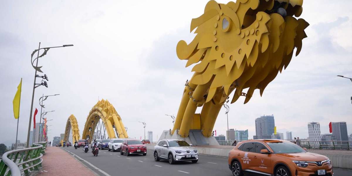 Màn diễu hành khuấy động đường phố Đà Nẵng của dàn ô tô điện VinFast