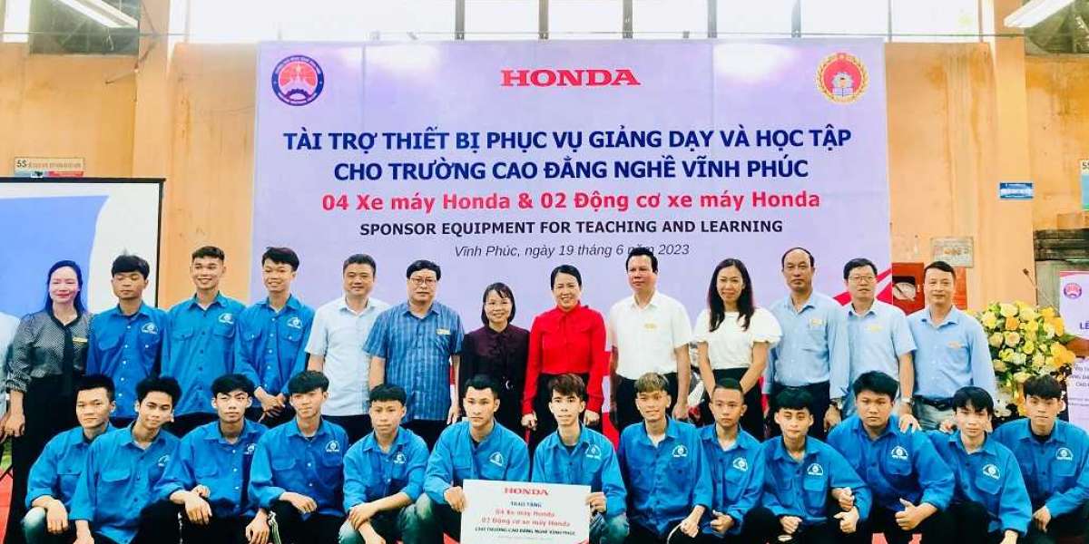 Honda Việt Nam trao tặng ô tô, xe máy và động cơ xe máy cho  các trường Cao đẳng, Trung cấp nghề