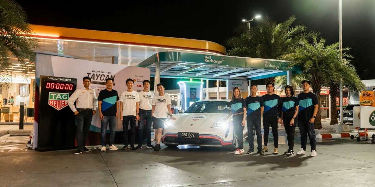Porsche Taycan Cross Turismo chạy 1.845 km từ Thái Lan đến Singapore trong 29 giờ
