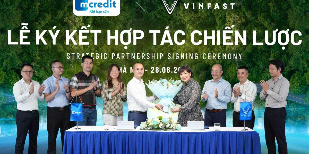 VinFast hợp tác chiến lược với MCREDIT, cung cấp giải pháp hỗ trợ tài chính cho khách hàng mua xe máy điện