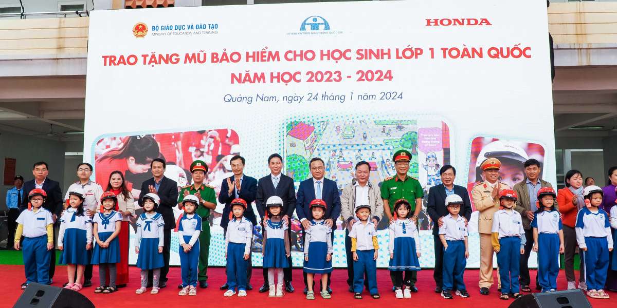Honda Việt Nam phát động Trao tặng mũ bảo hiểm cho học sinh lớp Một khu vực miền Trung năm học 2023 – 2024