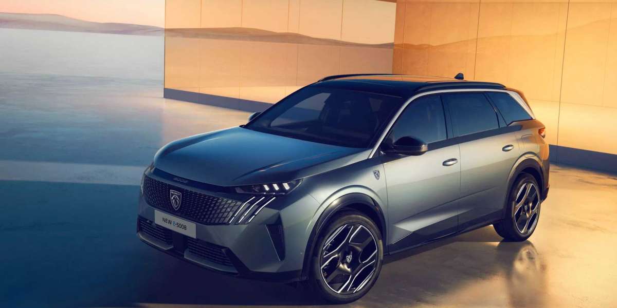 Peugeot E-5008 2025 sở hữu trang bị mà Tesla Model Y cũng không có