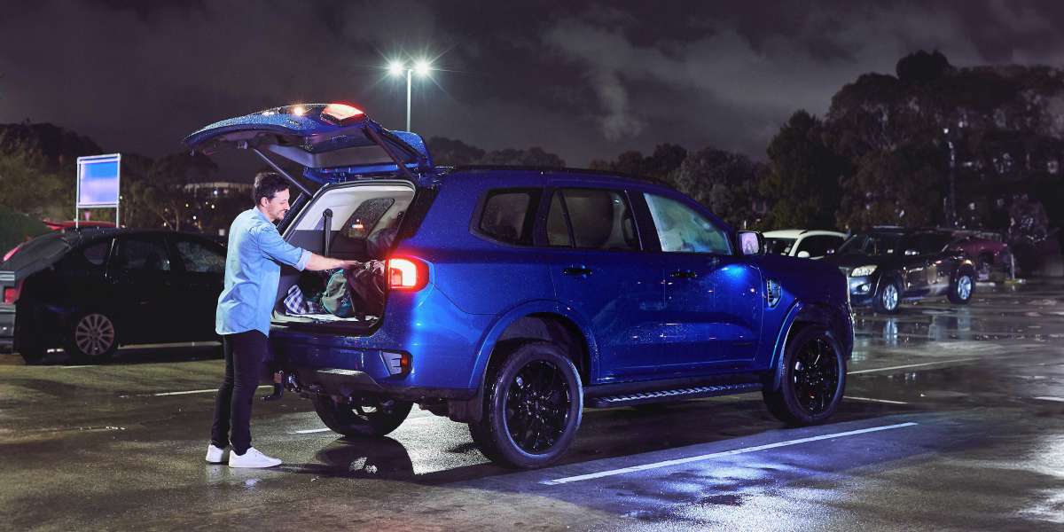 Cắm trại không sợ bóng tối với tính năng Zone Lighting trên Ford Ranger và Everest