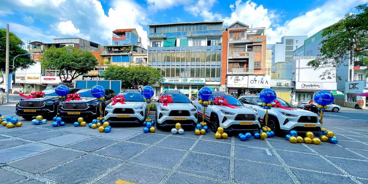 Không chọn xe điện, Vinasun ra mắt dịch vụ Taxi Hybrid với những chiếc xe đến từ Toyota
