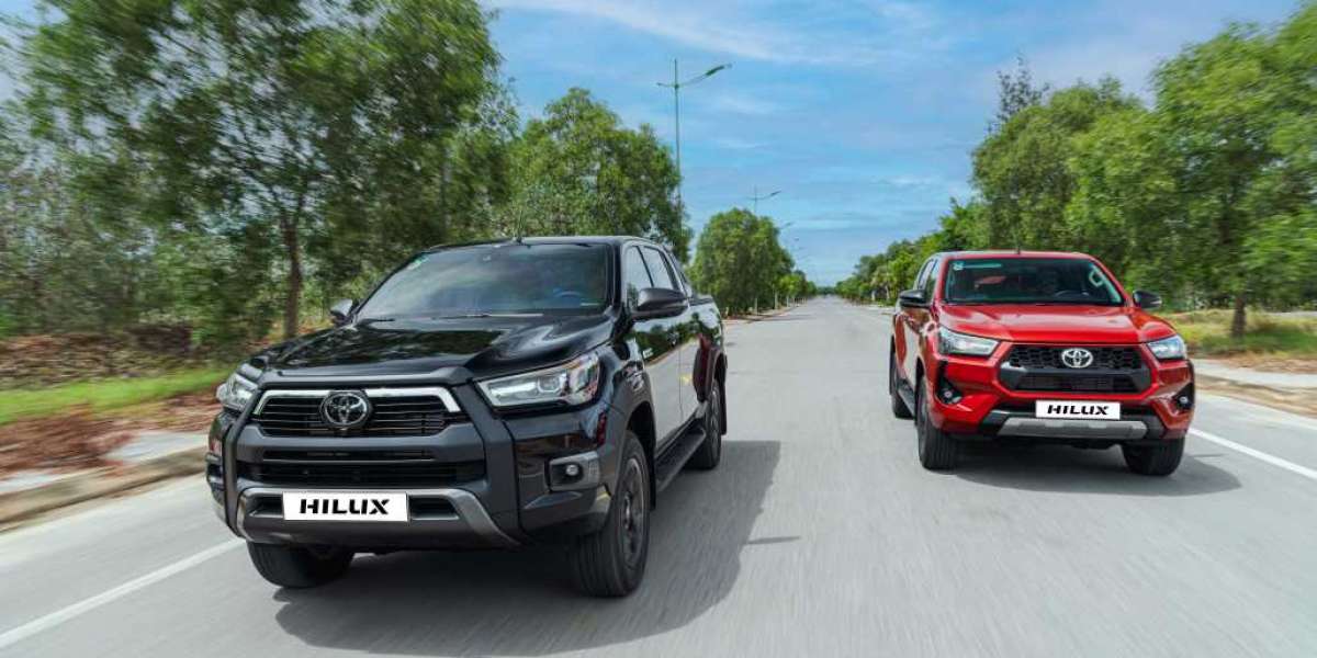 Toyota Hilux 2024 - Bán tải cho người chơi đích thực