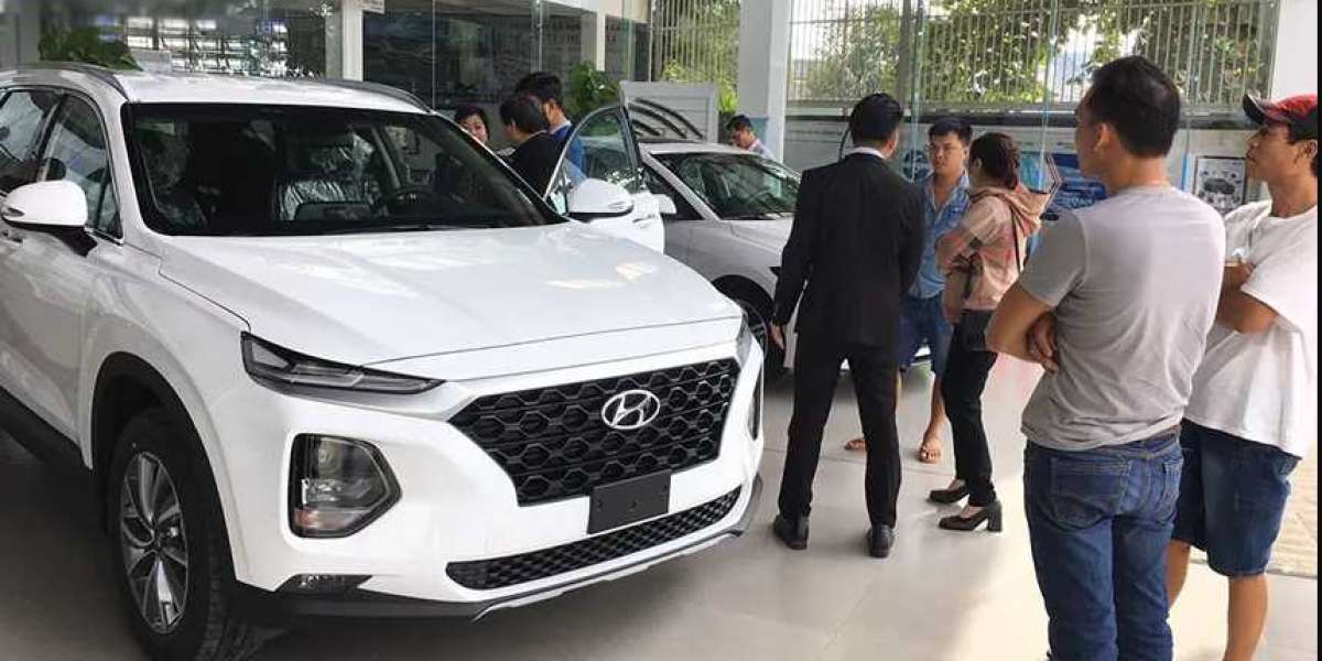 Tình hình mua ô tô "chạy" phí: Khách xếp hàng đăng ký