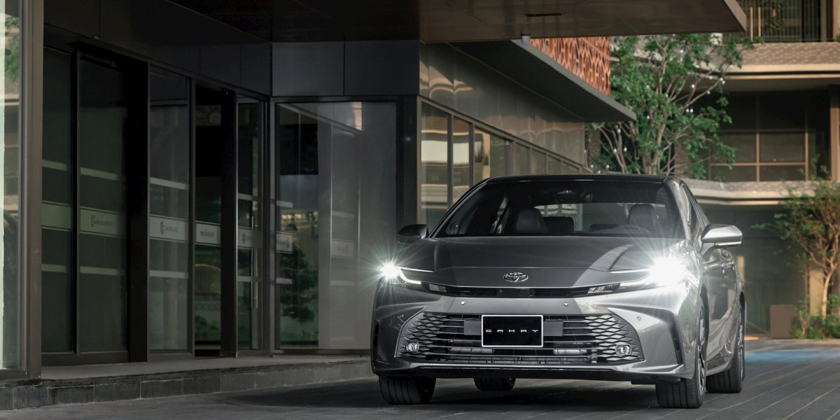 Toyota cập nhật giá mới cho Camry hoàn toàn 2024