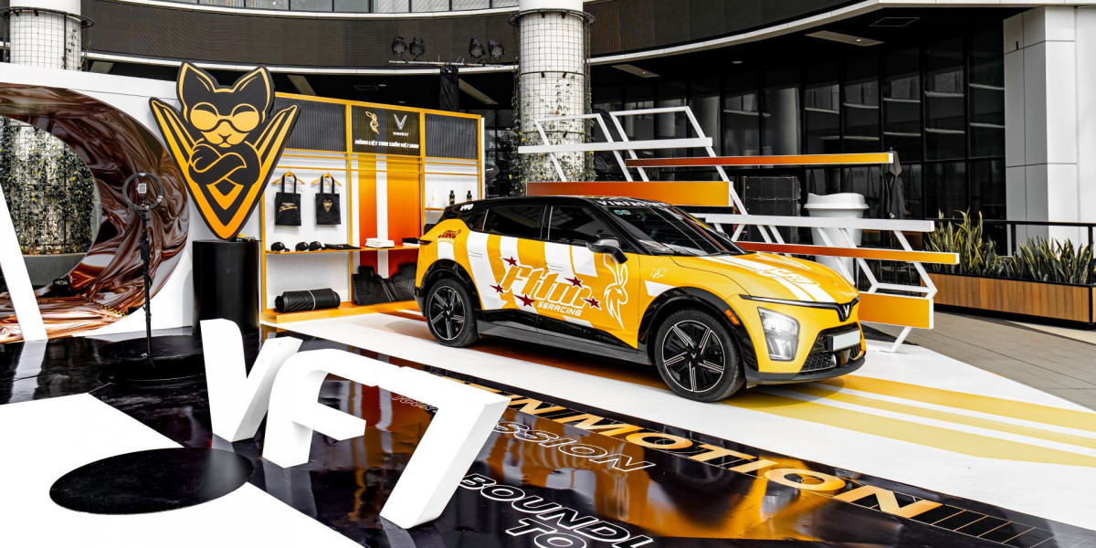 VinFast VF 7 khuấy động Hà Nội với bản độ giới hạn tại sự kiện “Art in Motion”