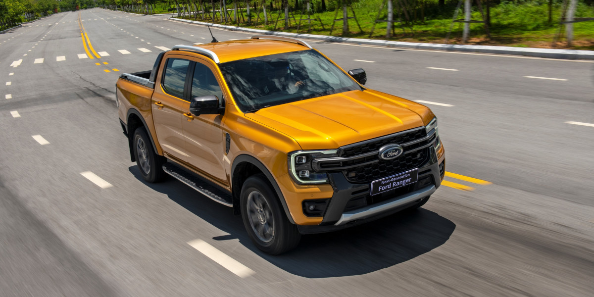 Ford ưu đãi gần 60 triệu đồng với Ranger, tặng hơn 100 triệu đồng khi mua xe điện