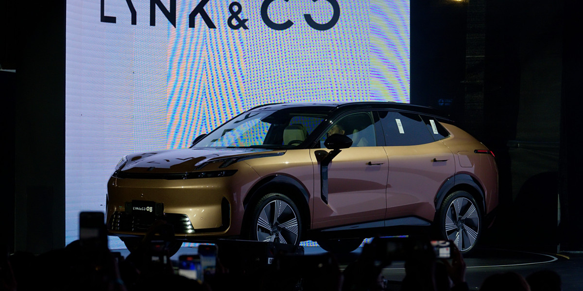 Lynk & Co 08 EM-P chốt giá từ 1,299 tỷ đồng, chạm trán Santa Fe, Everest bằng "1,38 lít/100km"