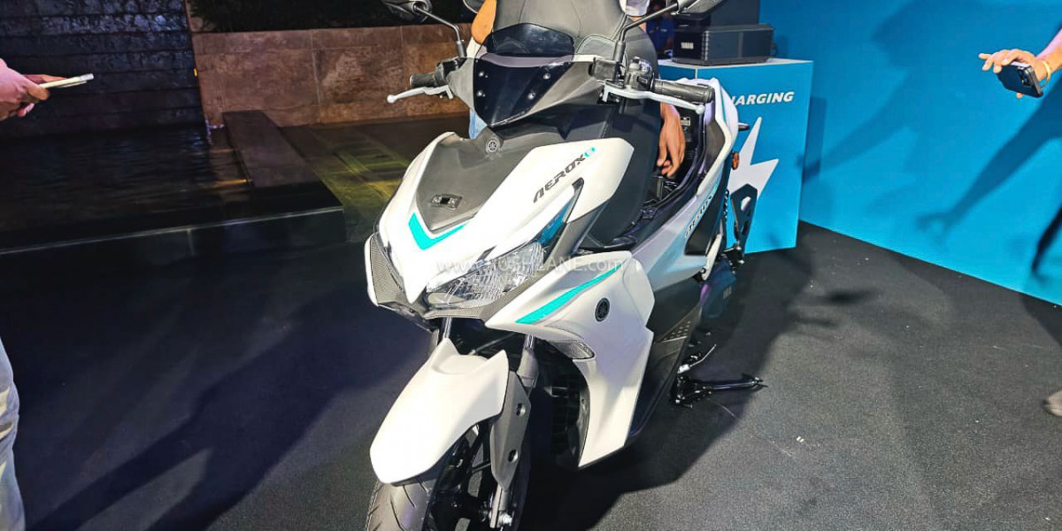 Yamaha NVX hóa xe máy điện: 2 pin dễ tháo rời, hơn 100km/lần sạc, có thể về Việt Nam