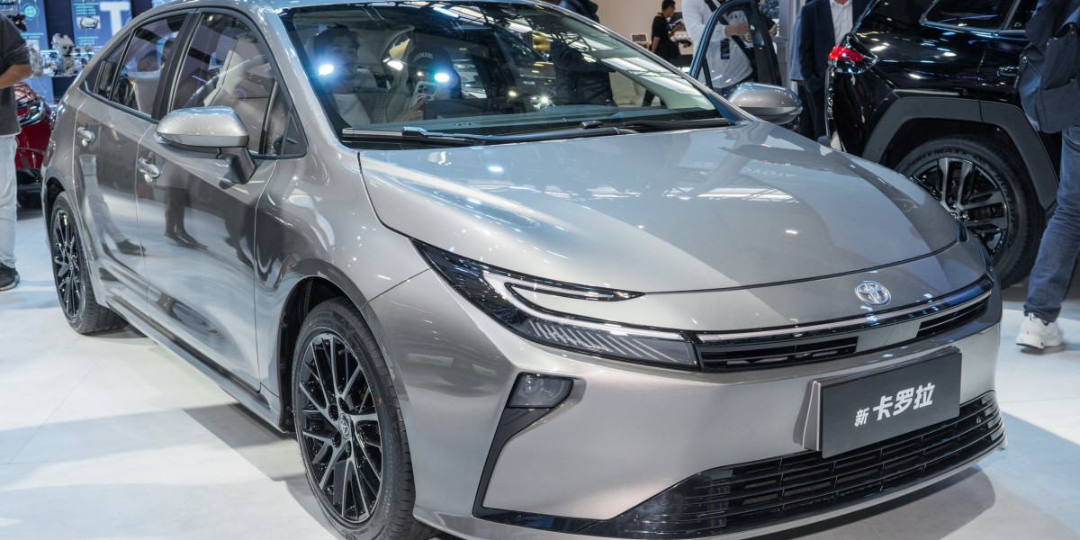 Toyota Corolla 2026 đổi mới hòng hết ế ẩm, "uống" chỉ 4,13 lít/100km