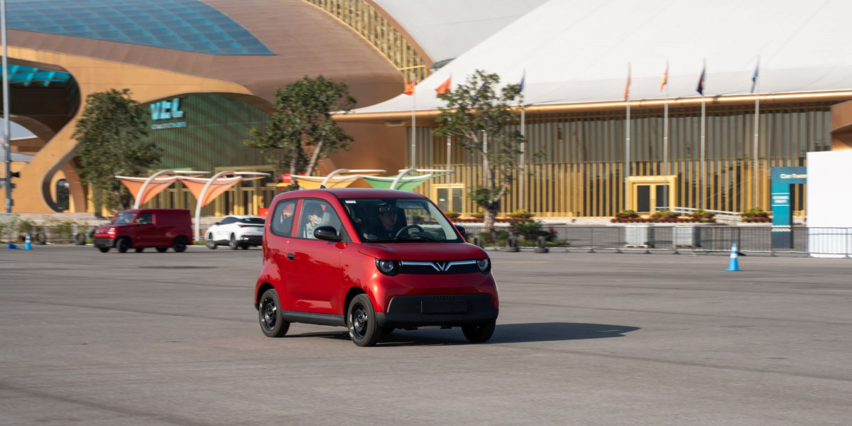 Khách hàng Việt ấn tượng với hệ sinh thái xanh toàn diện của VinFast tại Vietnam Mobility Show 2025