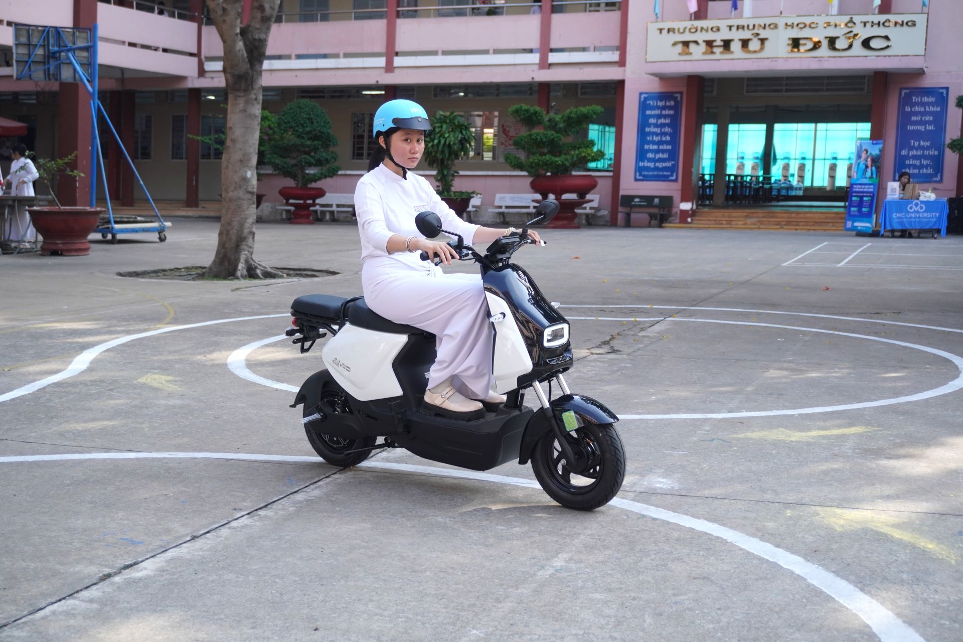 Hoài An ấn tượng về khả năng vận hành của VinFast Amio (Ảnh: VF).